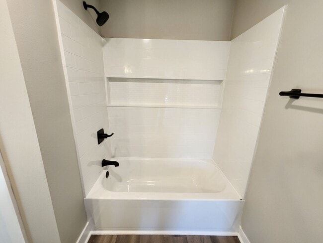Building Photo - Spacious 5-Bedroom, 2-Bathroom Home AVAILA...