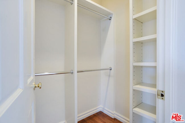 Building Photo - 151 S Rodeo Dr