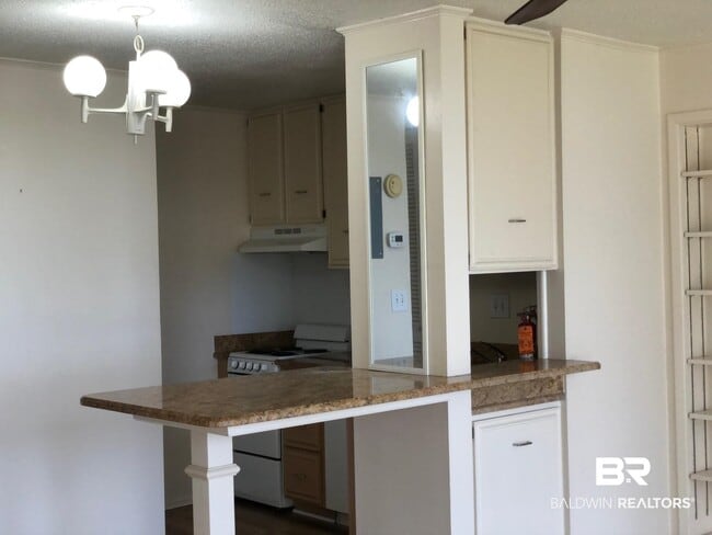 Building Photo - 1009 Sea Cliff Dr N