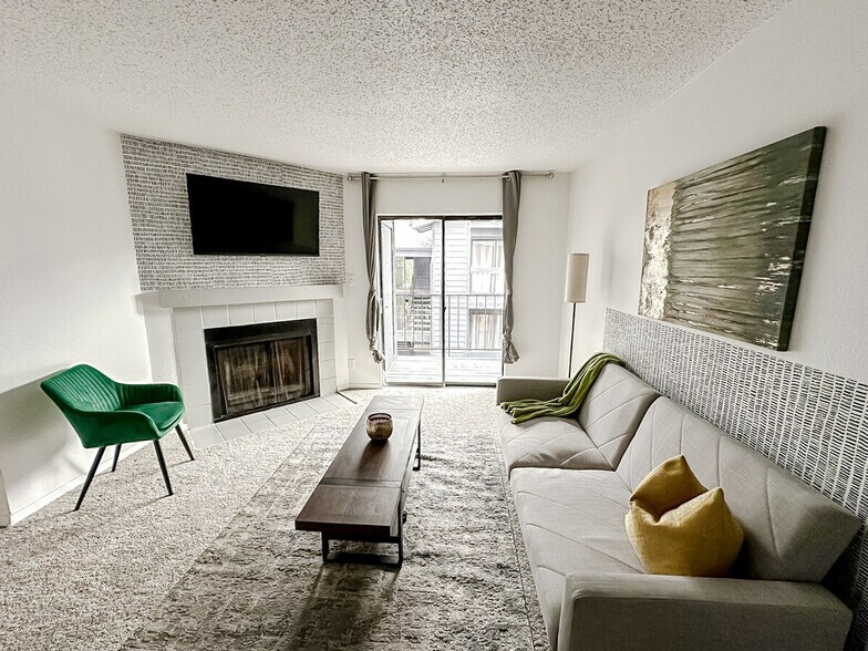 Building Photo - 1071 Clayton Ln