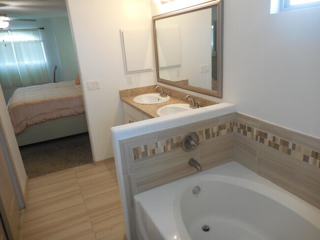 Building Photo - 12880 Haxby St