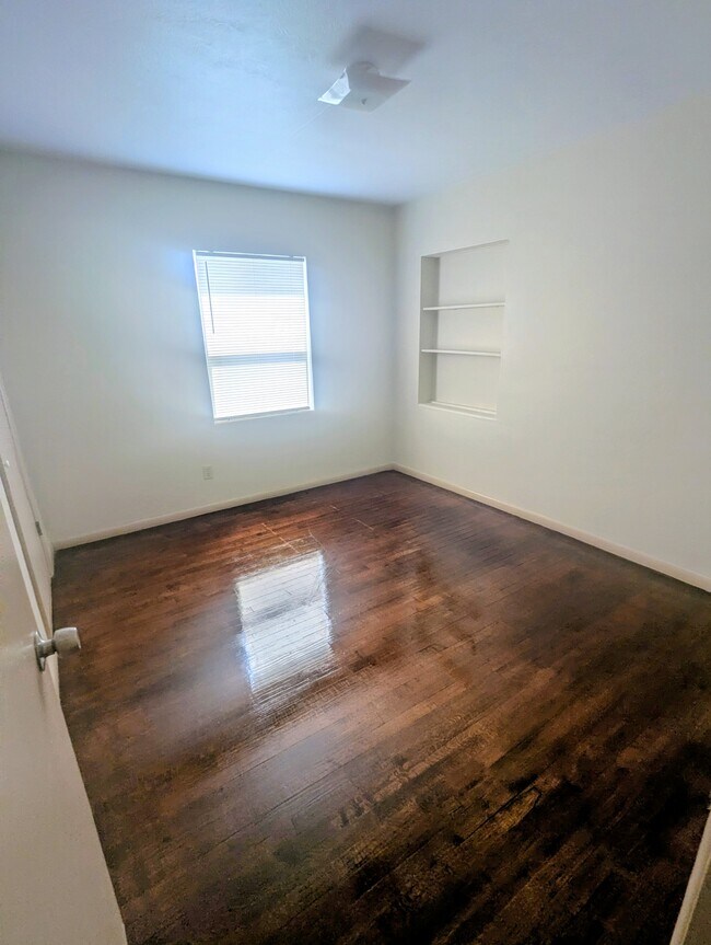 Building Photo - 637