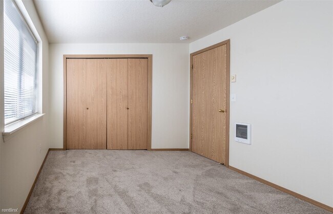 Building Photo - 2 br, 1.5 bath Townhome - 5292 Southwest 1...