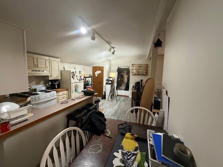 Building Photo - 748 Calef, 3