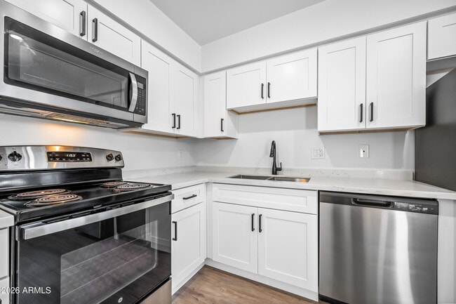 Building Photo - 3131 E Fairmount Ave