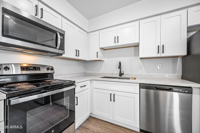 Building Photo - 3133 E Fairmount Ave