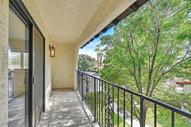 Building Photo - 3328 Plaza Del Paz