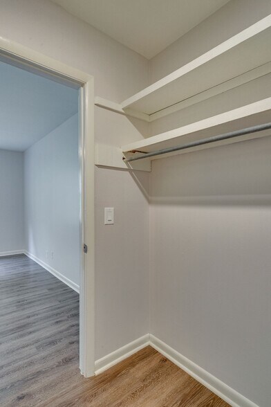 Building Photo - 2601 Hillsboro Pike