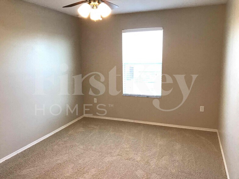 Building Photo - 5455 Sandy Shell Dr