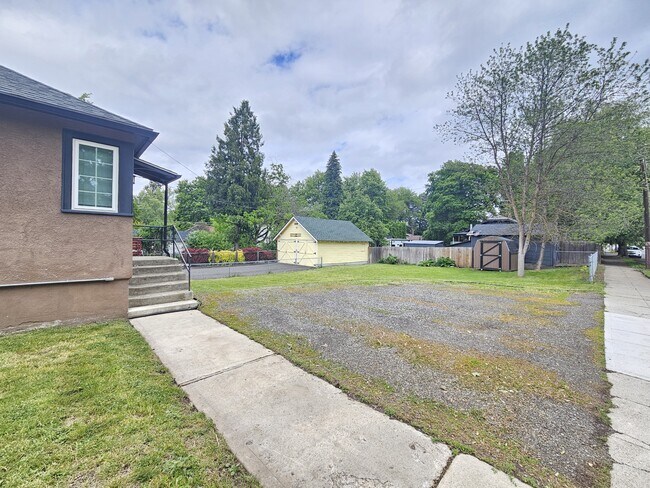 Building Photo - 829 S Ivory St