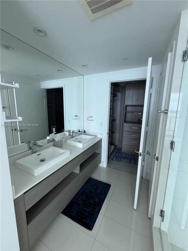 Building Photo - 460 NE 28th St