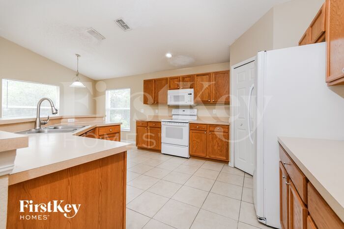 Building Photo - 1175 St Tropez Ct