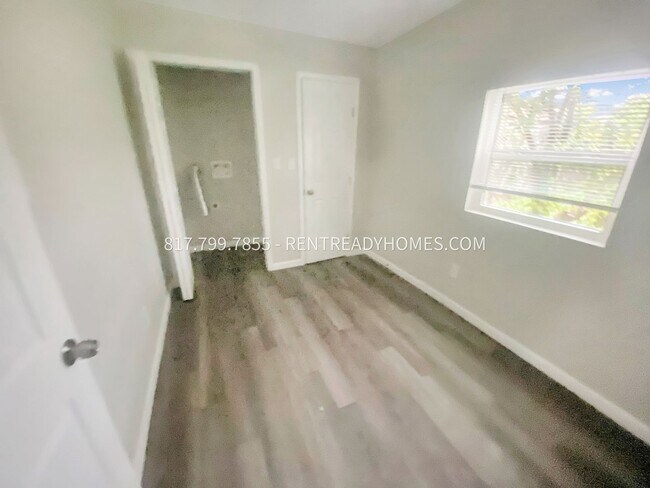 Building Photo - 6318 Sloan St