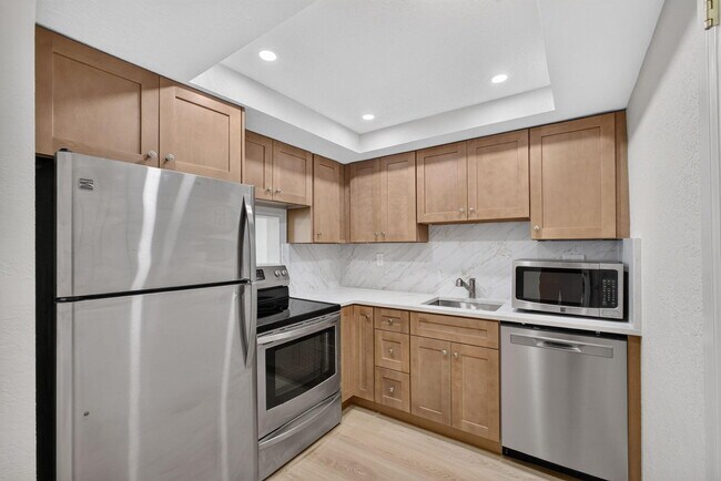 Building Photo - 52 Yacht Club Dr