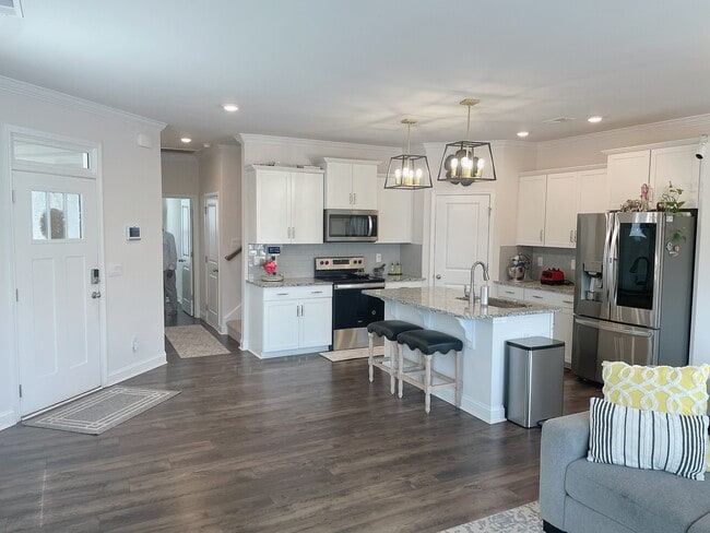 Building Photo - 25 Planters Pl