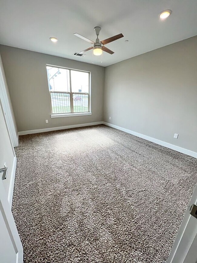 Building Photo - 3621 Bonnie Brae St