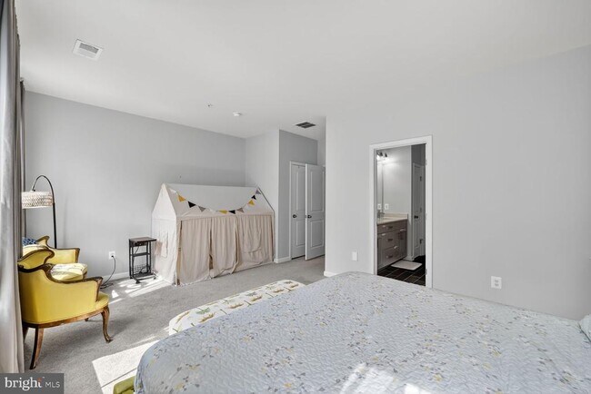Building Photo - 506 Riversail Ln