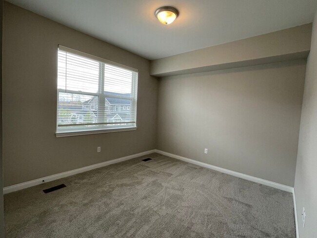 Building Photo - Shelby Township - 3 Bedroom, 2 Bath, End-Unit condo style w/Att Garage