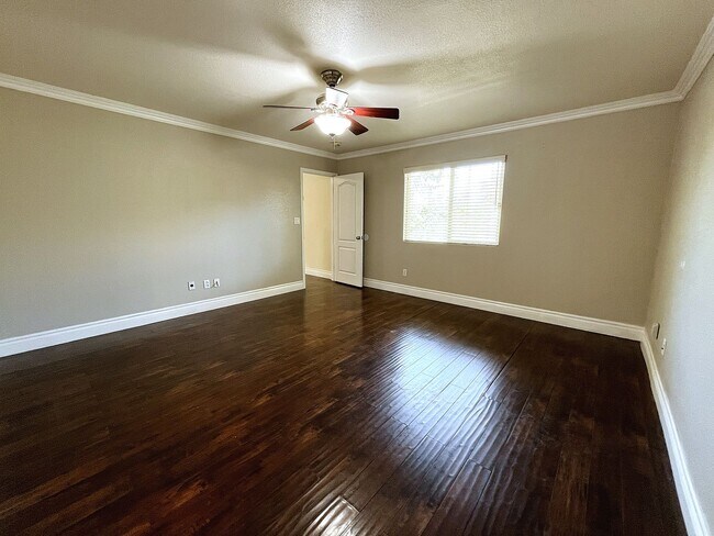 Building Photo - Charming Northwest Bakersfield Home on Cul-De-Sac w/ Solar