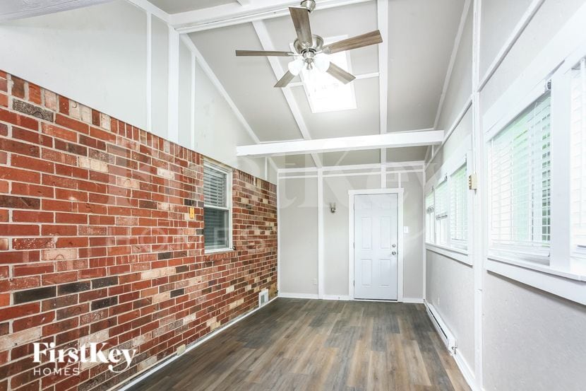 Building Photo - 6050 Northland Rd