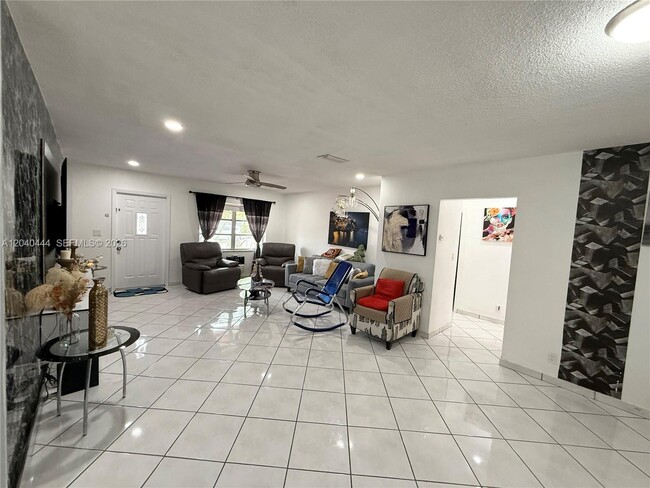 Building Photo - 8600 NW 57th Ct