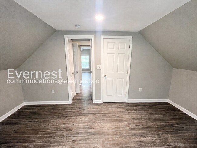 Building Photo - **Move in special**Charming 3-Bedroom Home with Modern Amenities and Prime Location / Available N...