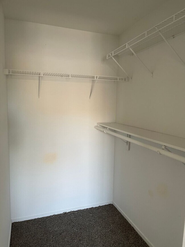 Building Photo - Spacious 2-Story Townhome in Gated Communi...