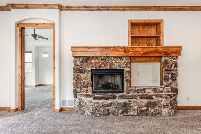 Building Photo - Freshly Renovated Deer Mountain Home for Rent NOW!