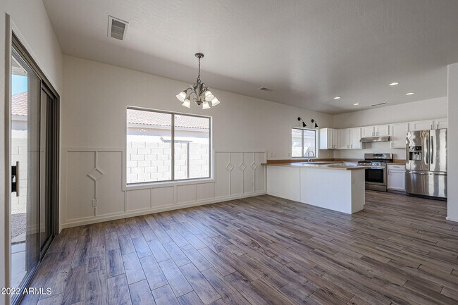 Building Photo - 16848 W Cottonwood St