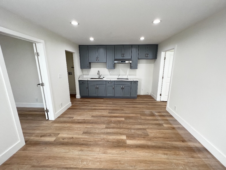 Building Photo - 8654 Vicara Dr