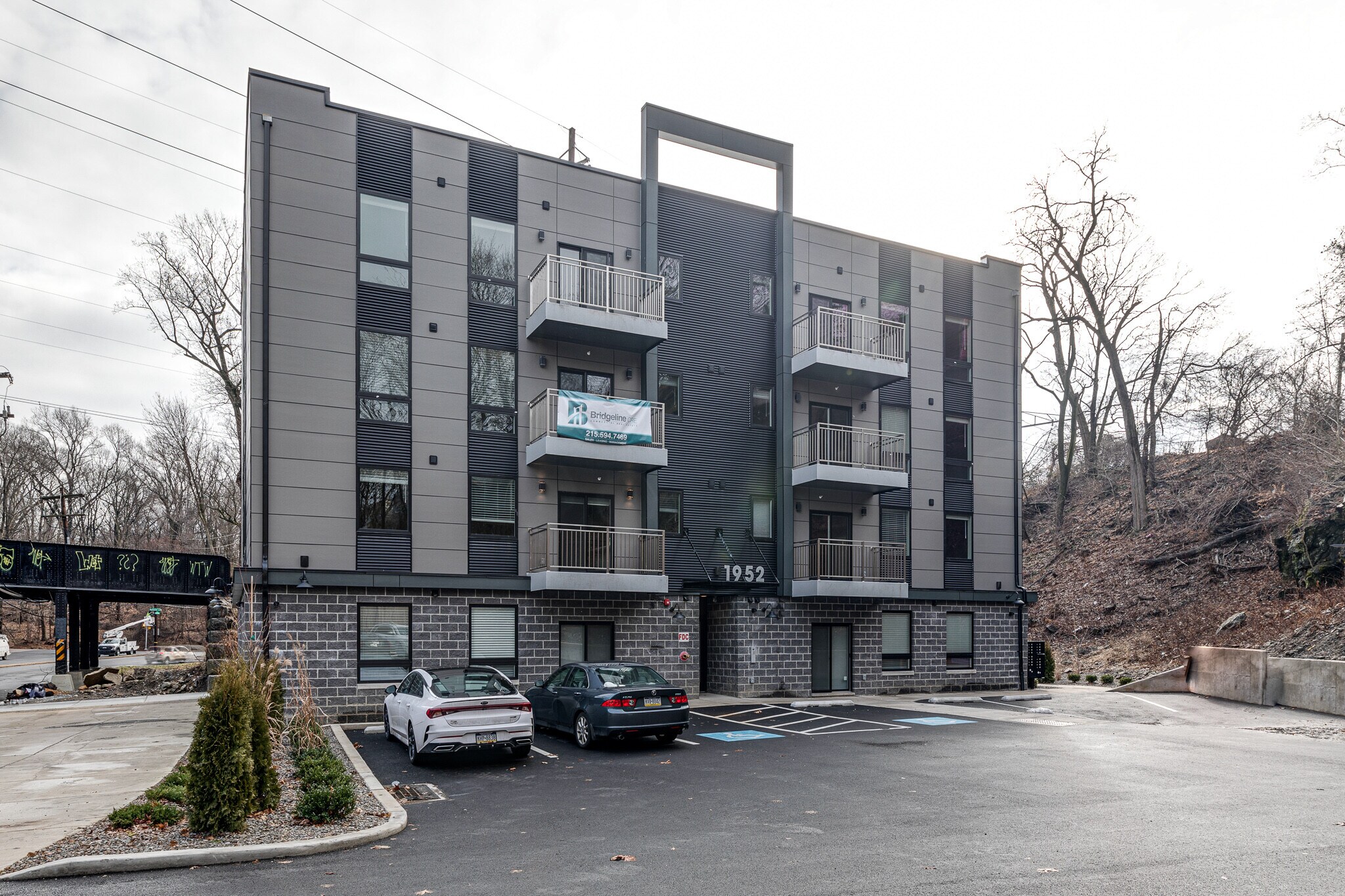 Building Photo - 1952 Bryn Mawr Ave