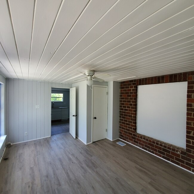 Building Photo - 1735 25th St S