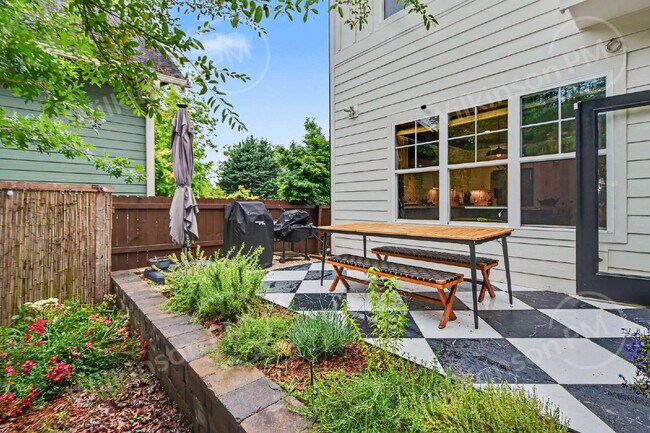 Building Photo - Luxurious & Upscale 3Br/2.5Bth, Perfect for Corporate Relocation, Professional Athlete, Successfu...