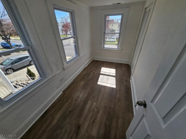 Building Photo - 611 New York Ave