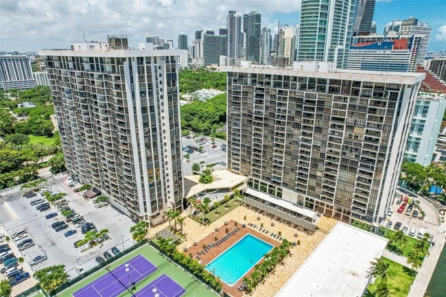 Building Photo - 1915 Brickell Ave
