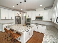 Building Photo - 5528 Providence Rd