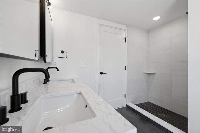 Building Photo - 627 N 16th St