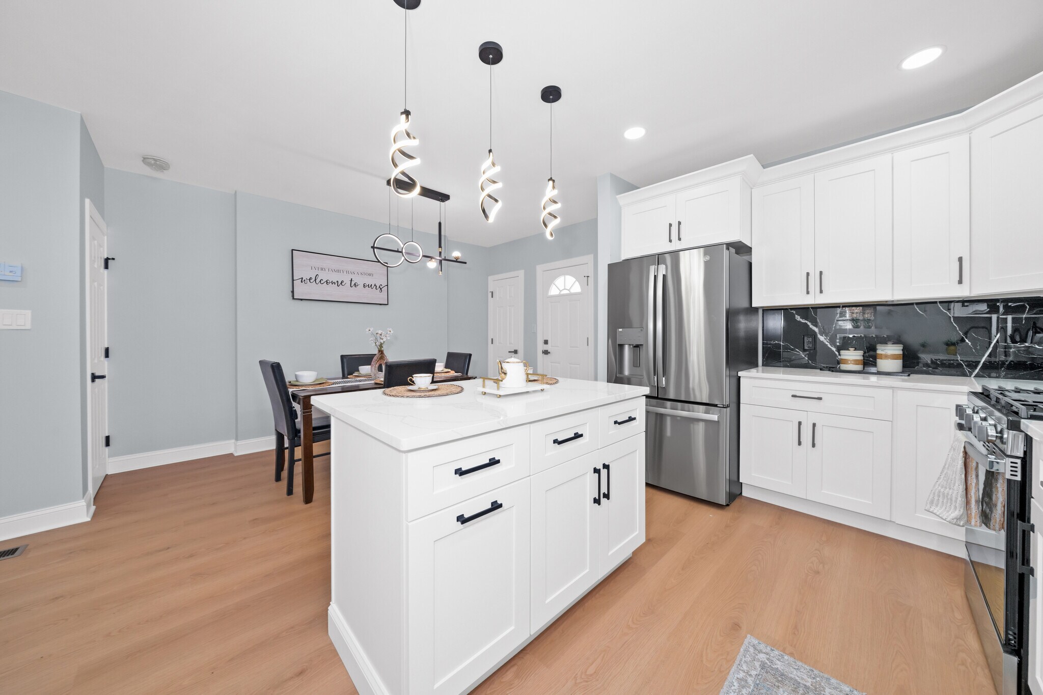 Building Photo - 504 W 26th St