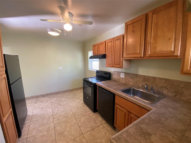 Building Photo - 1655 Hayes St