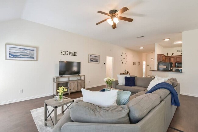 Building Photo - 4514 Ridgeway Dr