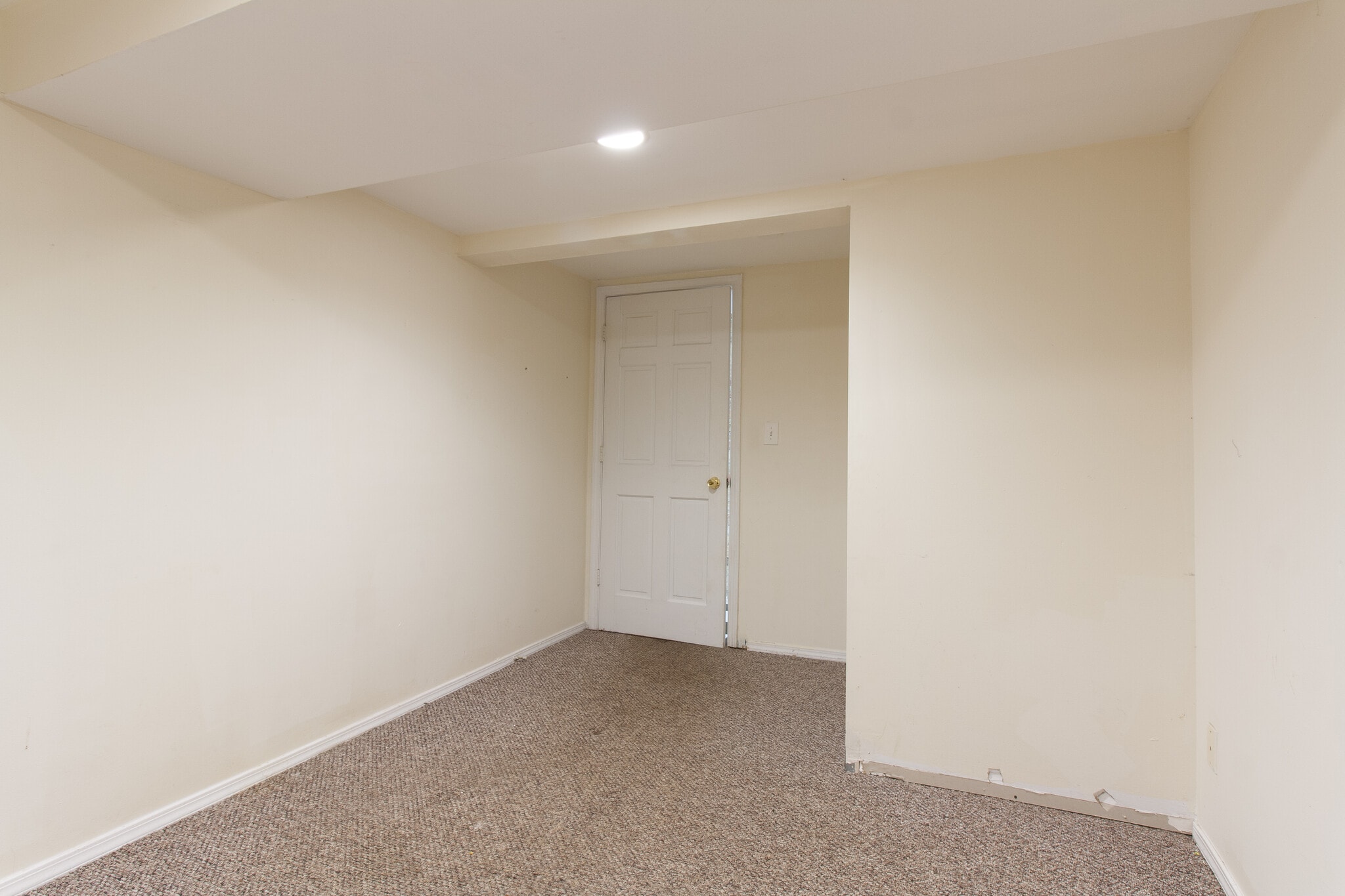 Building Photo - 828 W Dakin St