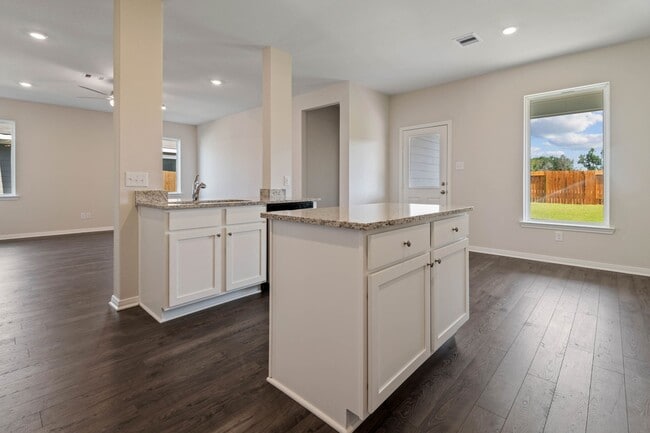 Building Photo - 15802 Berry Hl Dr