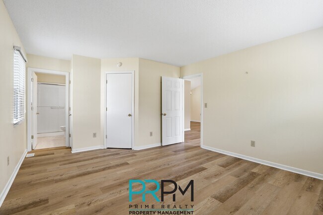 Building Photo - 5 Parkstone Ct