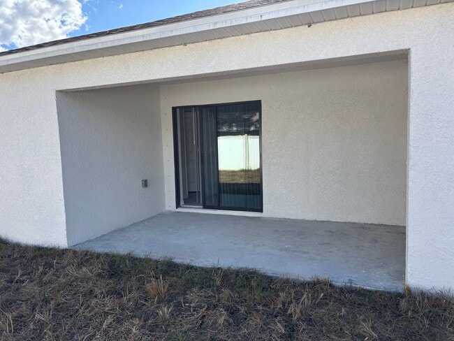 Building Photo - 1045 SE 11th Terrace