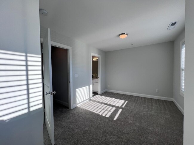Building Photo - 6800 Milligan Way