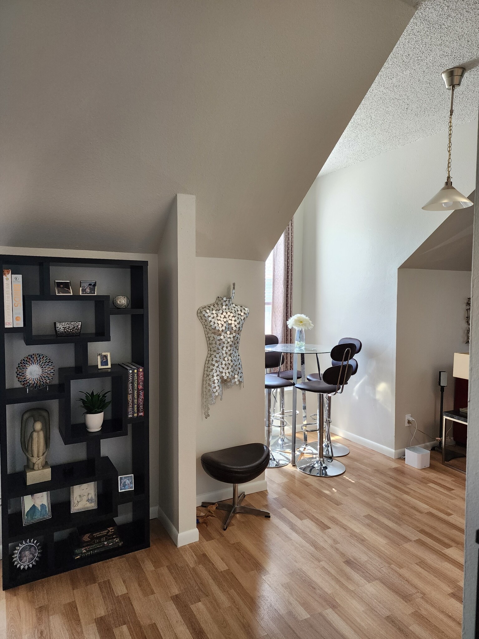 Example of furnished uni - 3701 Cedarplaza Ln