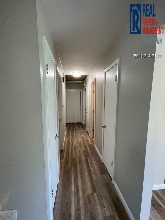 Building Photo - 2415 N Lakeview