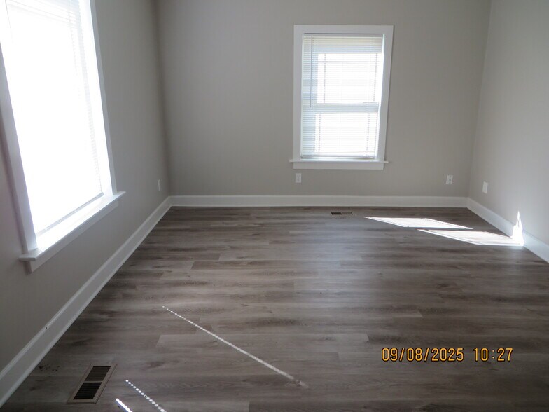 Building Photo - 2119 Noble St