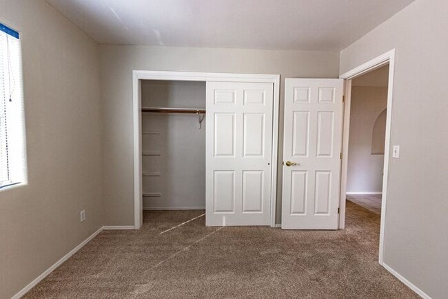 Building Photo - Beautiful and Spacious 3BR 2BA Home w/ Courtyard • Fenced Yard • Cul-de-sac in Tucson