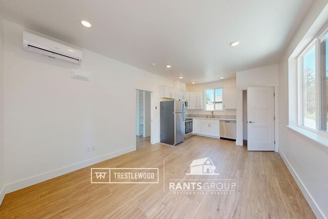 Building Photo - Brand New! Modern 1 Bed in Trestlewood – W...